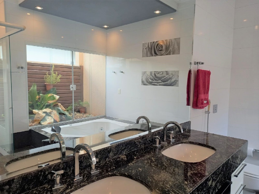 Casa em Condomínio