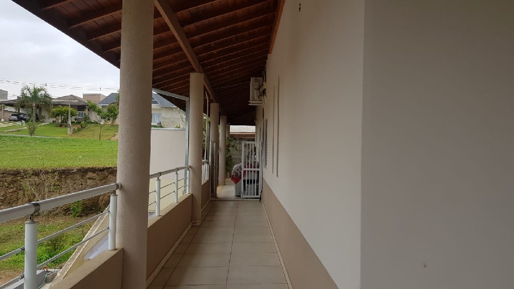 Casa em condomínio