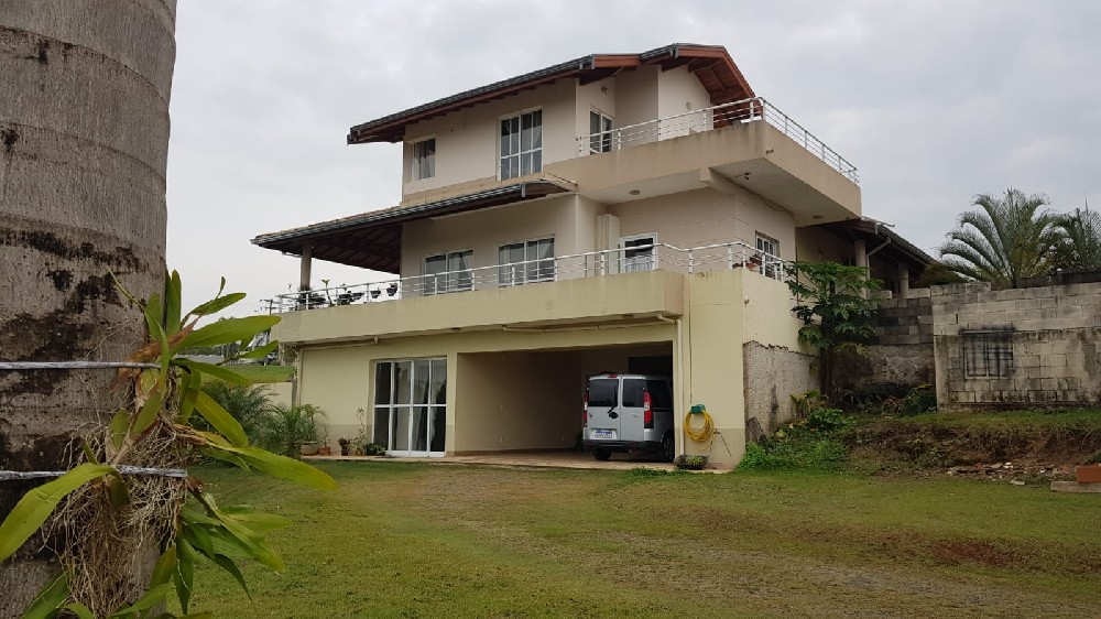 Casa em condomínio